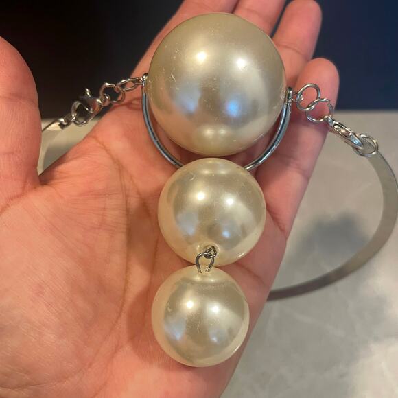 Women's Statement necklace large imitation faux pearls Iron curved silver chain - Picture 2 of 8